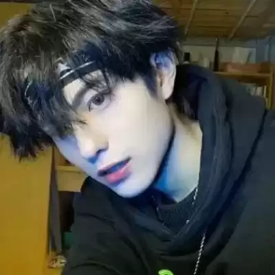 唐依童